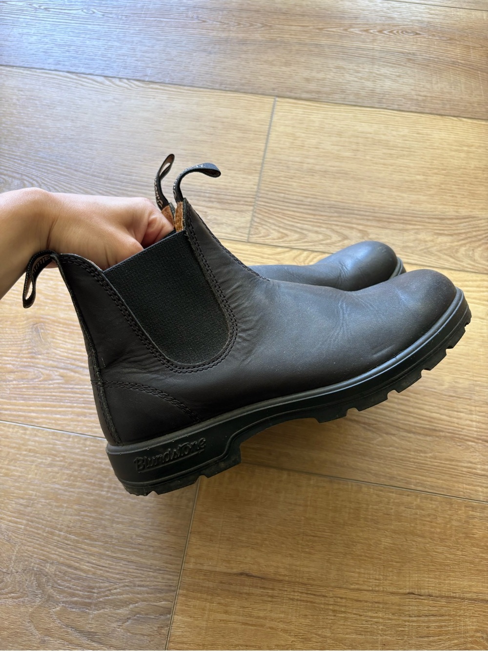 Blundstone Chelsea Boot - Womens  Black Leather Slip-On